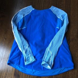 Sweatshirt / sweater with longer back